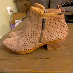 TAN ANKLE BOOTIES! SIZE 7